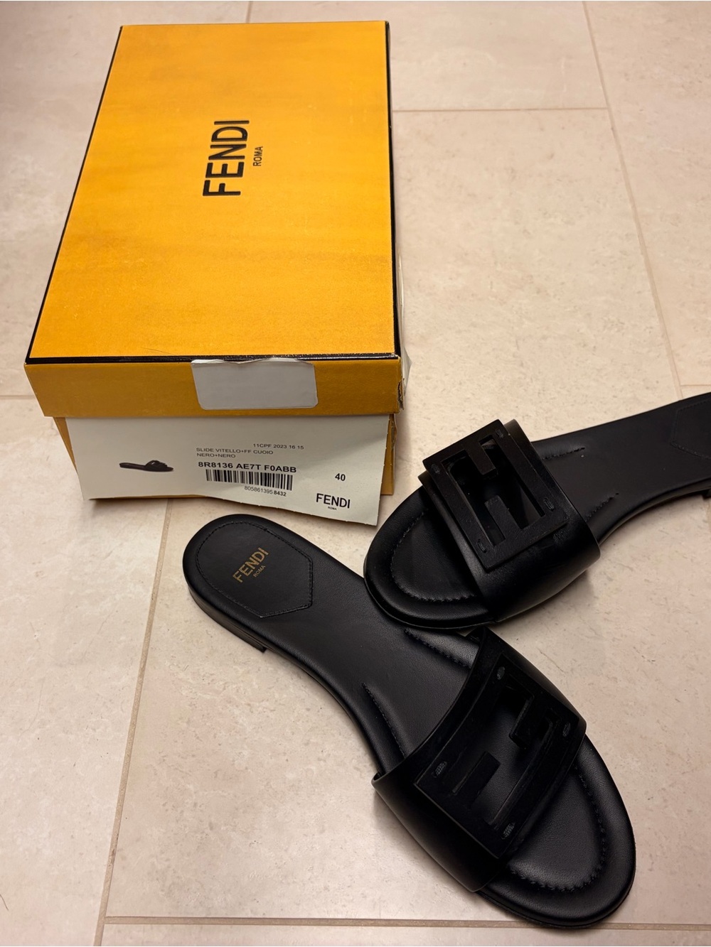 Fendi Baguette FF Tube Medallion Flat Sandals Black size 40 - Picture 2 of 3